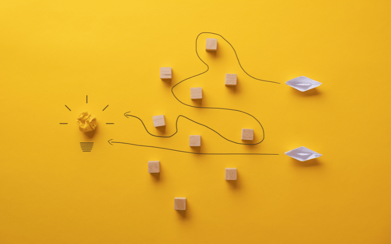 image avec plusieurs bateaux trouvant leur chemin