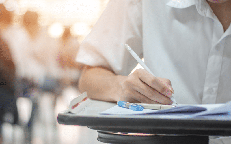 Troubles Dys : Quels sont les aménagements aux Examens ?
